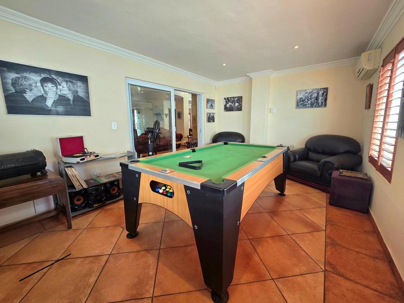 5 Bedroom Property for Sale in Golden Mile Western Cape